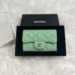 CHANEL Classic Flap Card Holder in Light Green